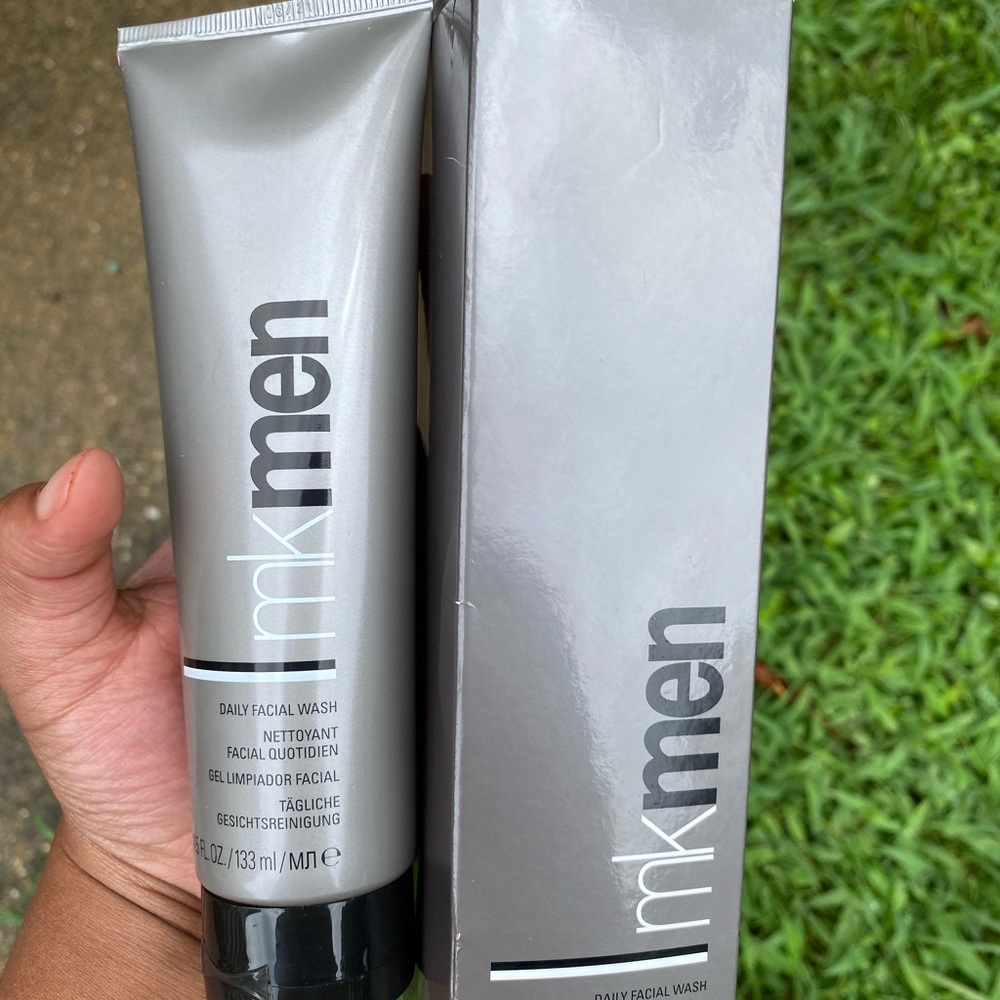 Men’s daily face wash